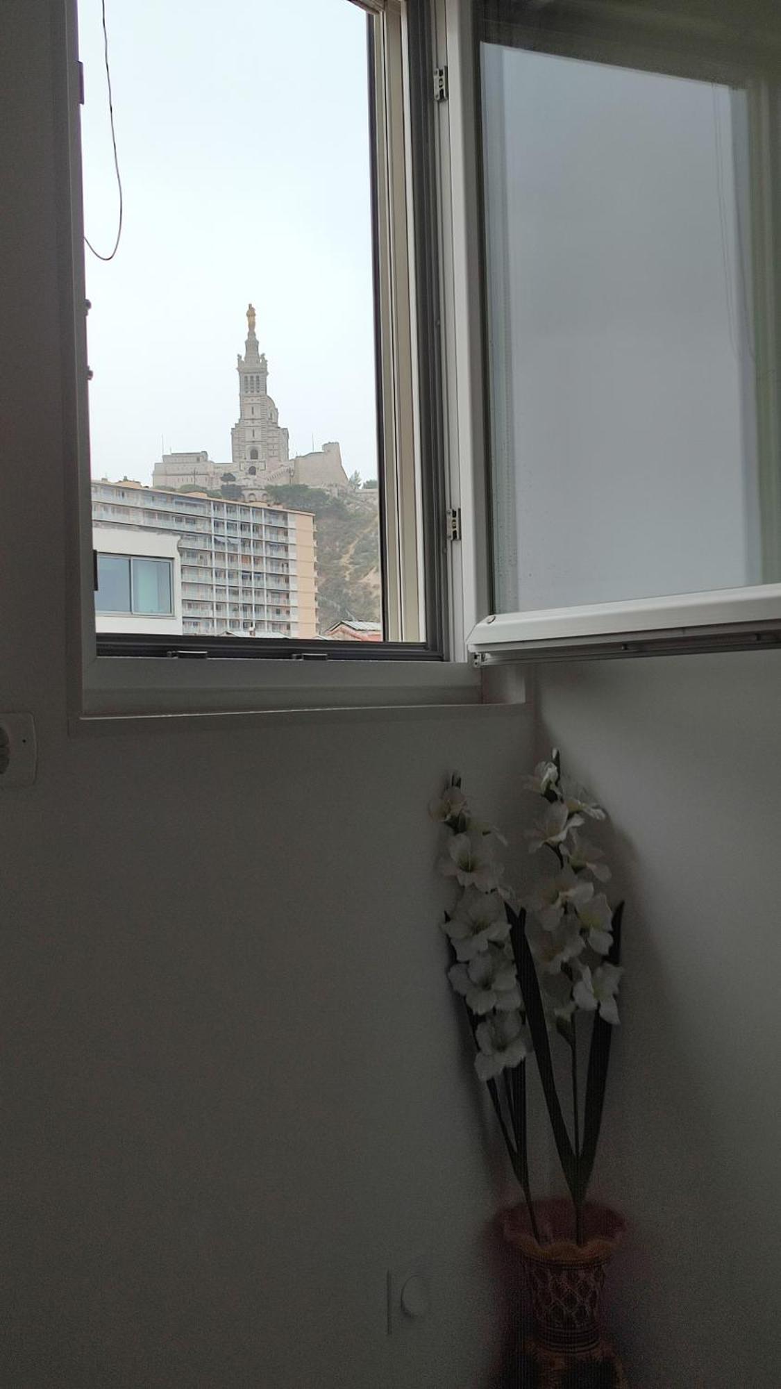T2 Vue Sur La Basilique De Notre Dame De La Garde Appartement Marseilles
