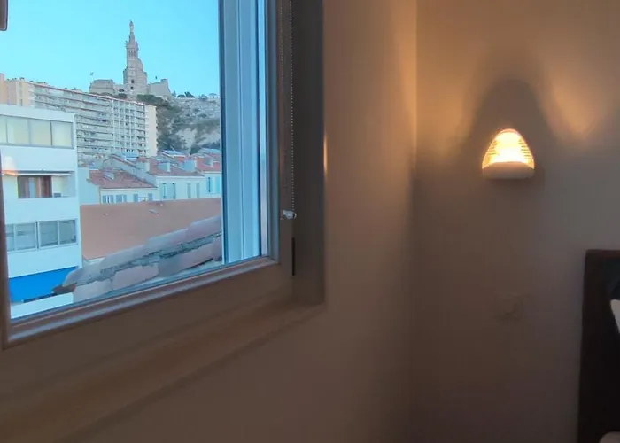 T2 Vue Sur La Basilique De Notre Dame De La Garde