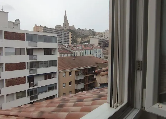 T2 Vue Sur La Basilique De Notre Dame De La Garde