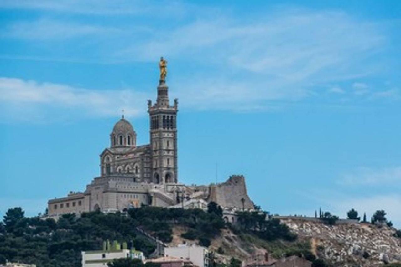 T2 Vue Sur La Basilique De Notre Dame De La Garde